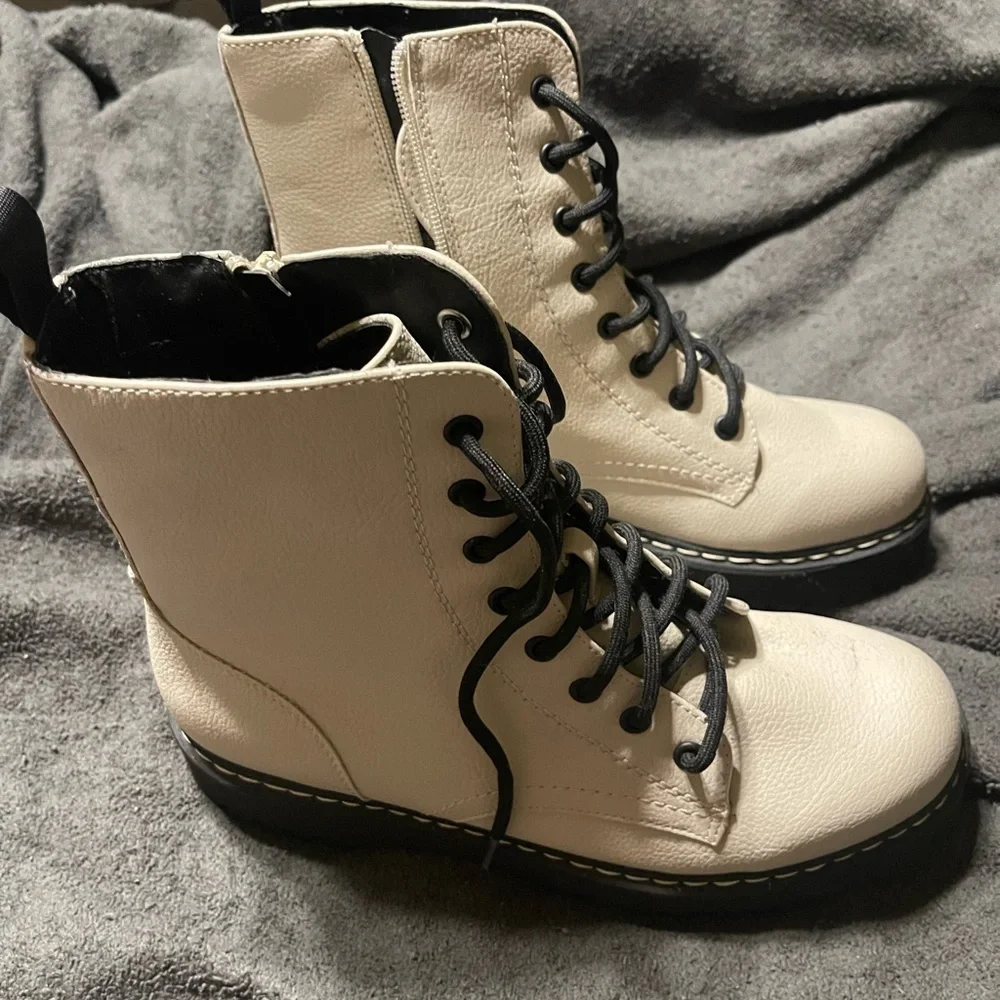 Union Bay Boots - Picture 2 of 8